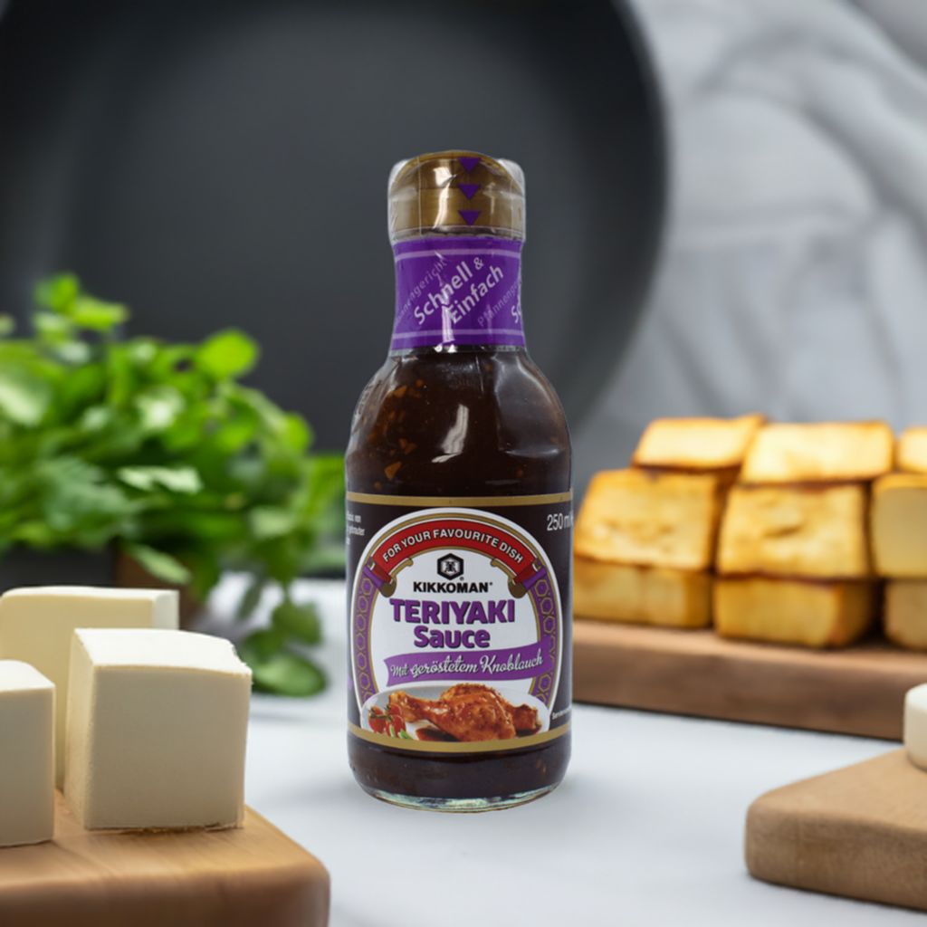 Kikkoman Teriyaki Sauce Knoblauch Stillife