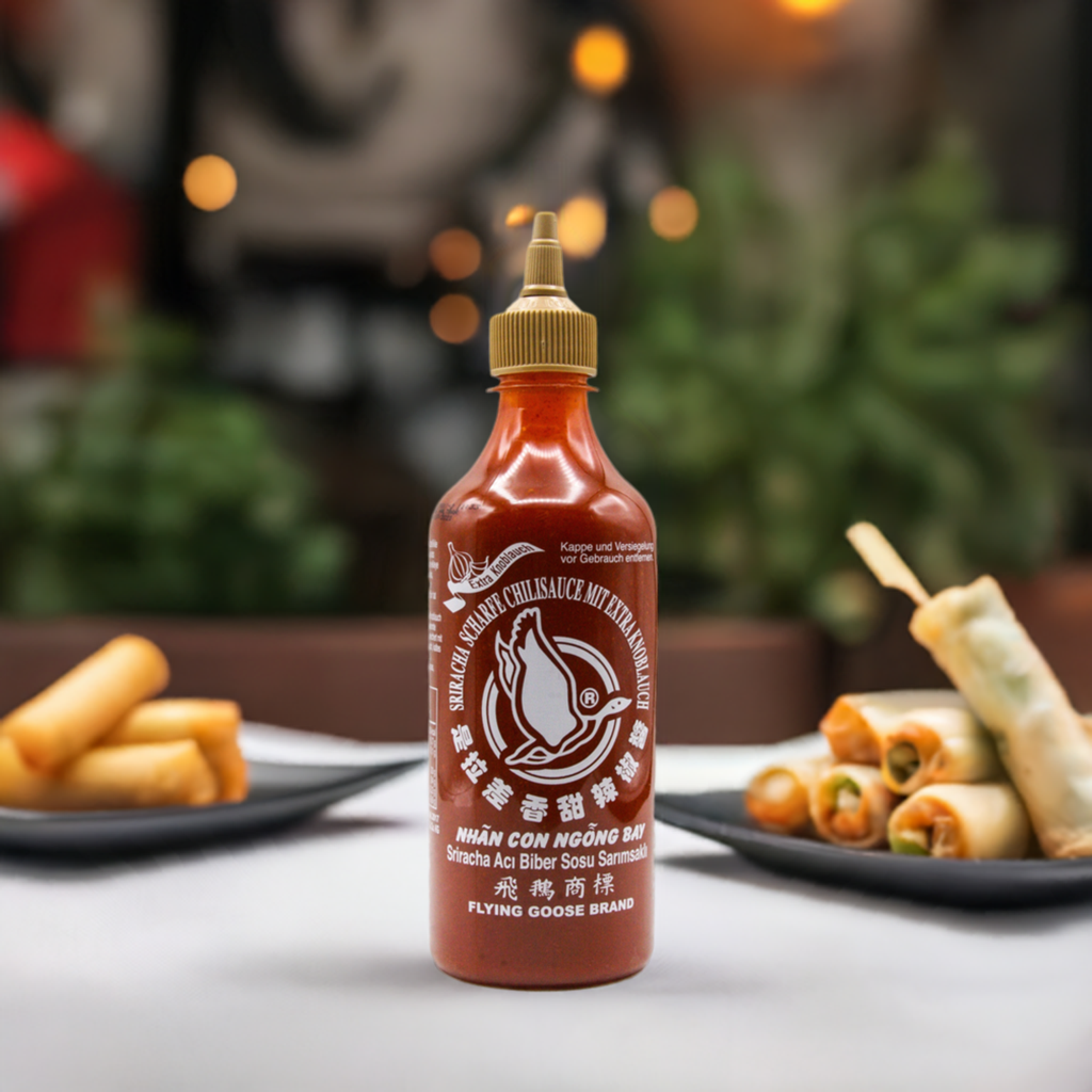 Flying Goose Sriracha mit Knoblauch Stillife