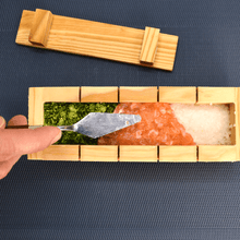 Lade das Bild in den Galerie-Viewer, Gepresste Oshi Sushi einfüllen
