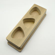 Lade das Bild in den Galerie-Viewer, Onigiri Holzform wooden mould_1
